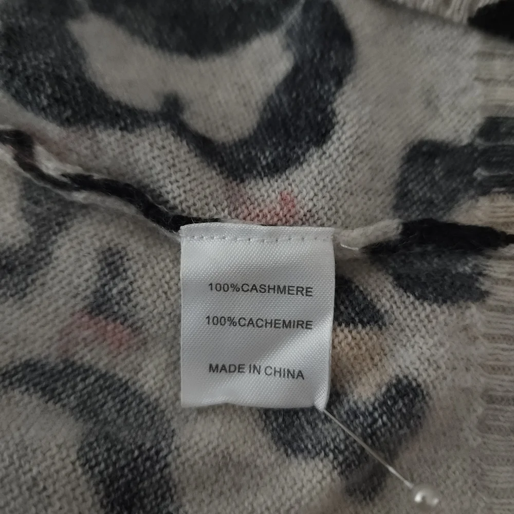 Brochu Walker Cashmere The Kelso Leopard Print Vee Sweater - Picture 7 of 10